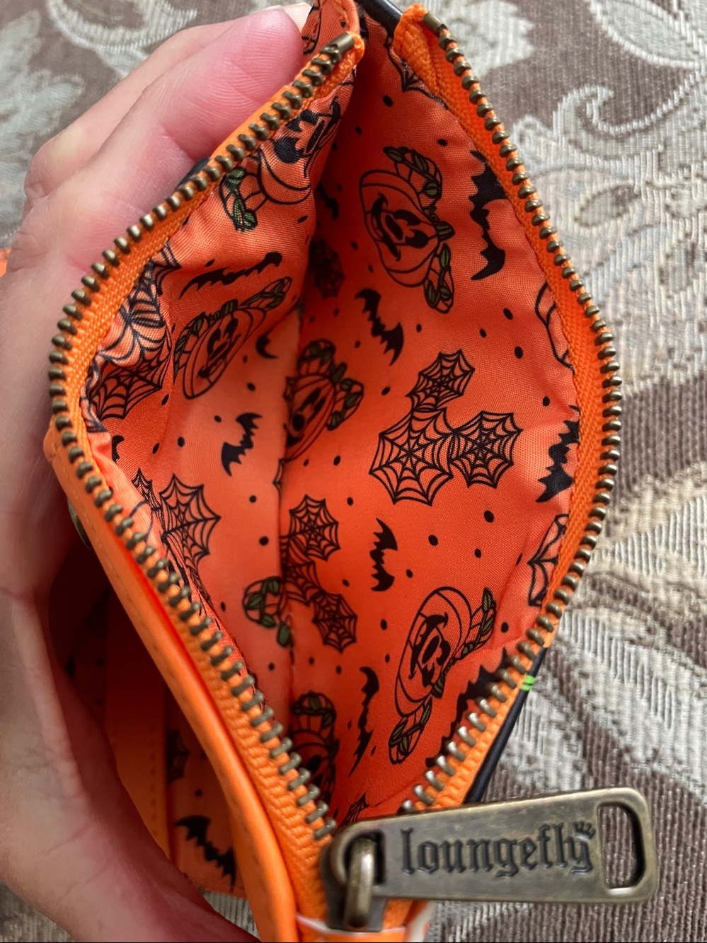 Disney x Loungefly Mickey Mouse Halloween Pumpkin Glow in the Dark Wallet - Picture 4 of 6